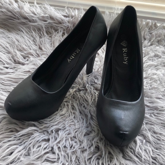 High heels - Picture 3 of 3